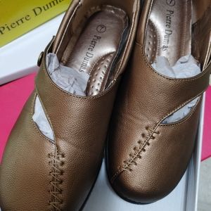 Shoes in Bronze color